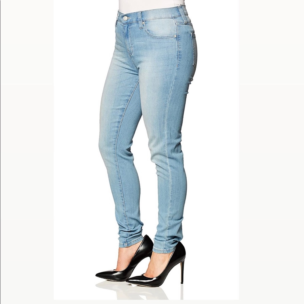 NWT Size 18 light wash skinny jeans
